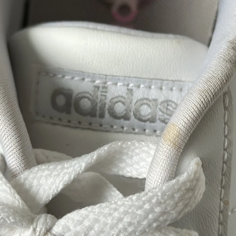 Adidas shoes athletic white silver size 8.5 gently used metallic stripes